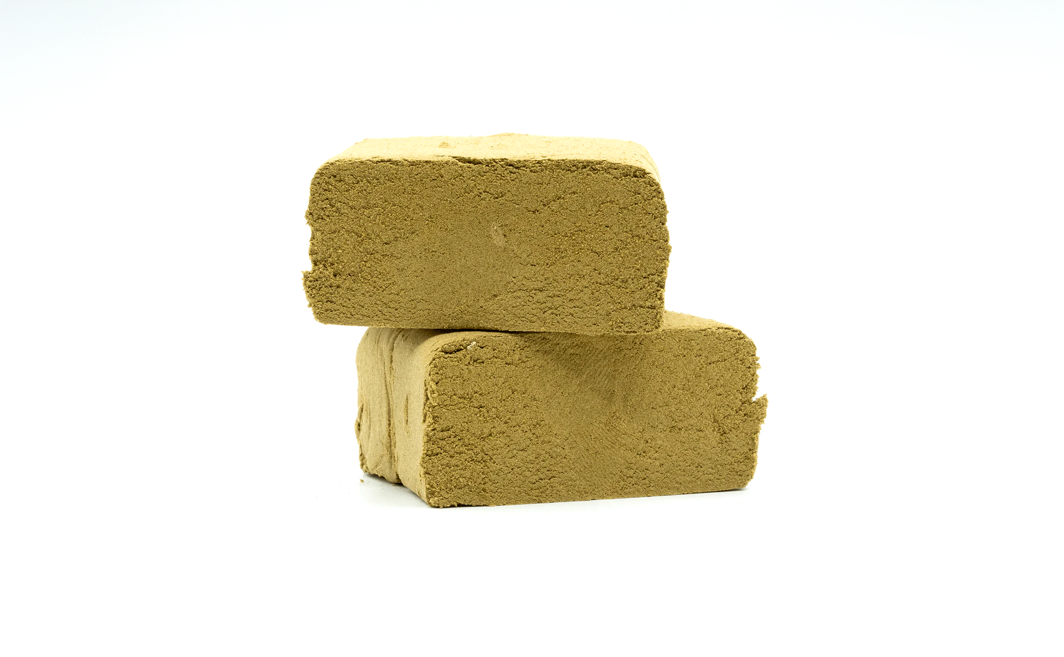 Résine de CBD jaune sur fond blanc