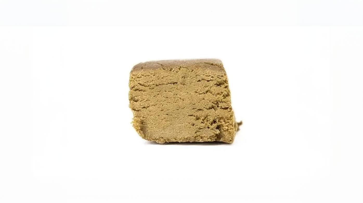 résine de CBD royal jaune sur fond blanc