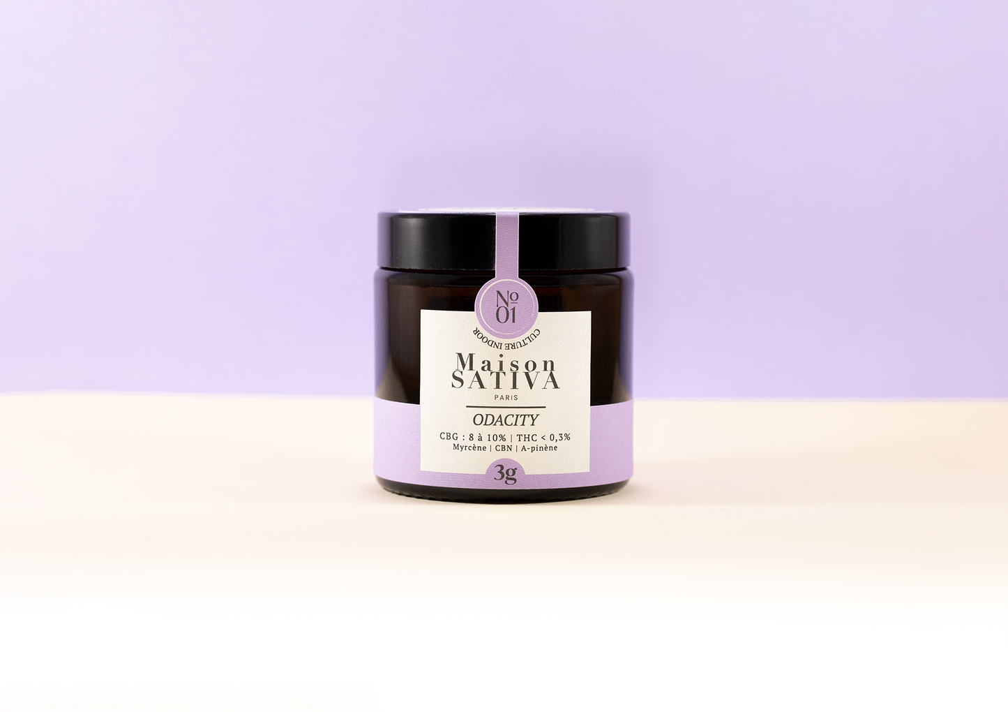 Pot en verre pharmaceutique contenant 3 grammes de fleurs de CBD de la variété Odacity de chez Maison Sativa. 7 rue Albert Mahieu, 50100 Cherbourg-en-cotentin. cannabis light légal à petit prix, fleurs de CBD aux effets puissants pour améliorer la qualité du sommeil. Odacity de chez Maison Sativa à 50100 Cherbourg-en-cotentin. Produits contenant un taux de THC inférieur à 0.3%