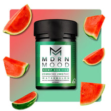 Pot de gummies delta 9 THC saveur pastèque MDRN MOOD avec tranches de pastèque autour
