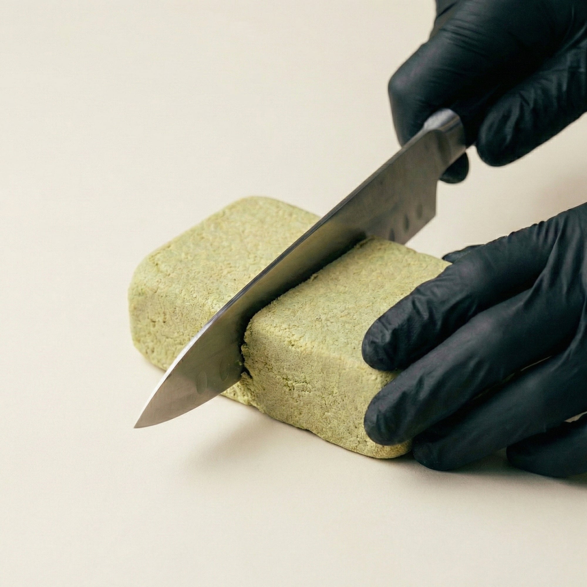 Beldia Hash CBD : L'Authentique Résine Marocaine (Texture Kief)