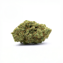 fleur de cbd puissante man o war sur fond blanc.