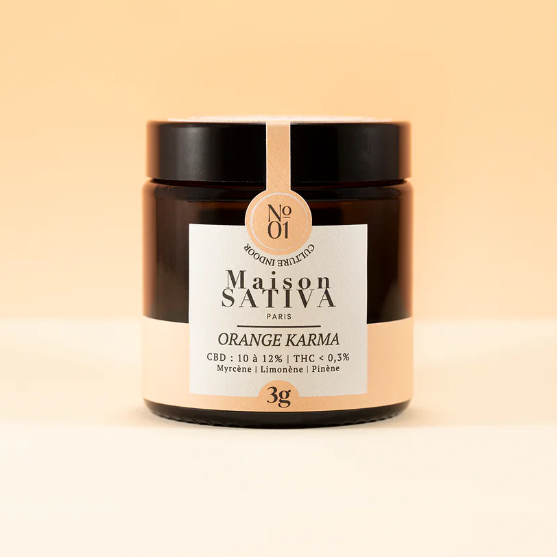 Pot de 3g de fleurs de CBD Orange karma sur fond orange