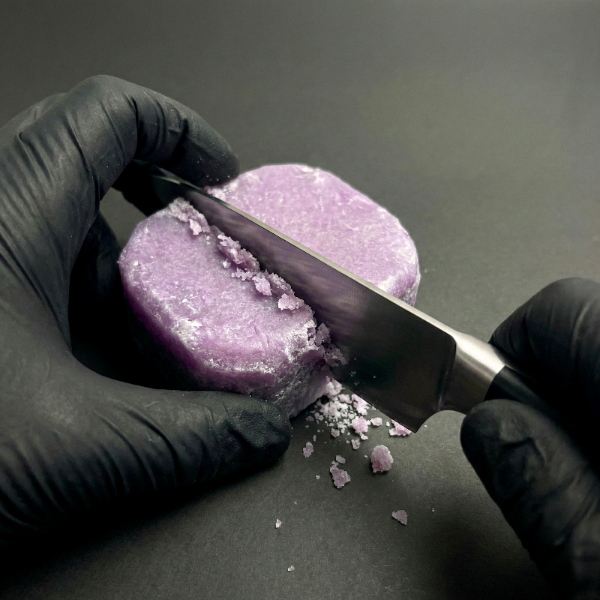 résine CBd puissante CANDY ice découpée au couteau