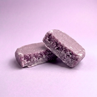 Deux morceaux de Hash CBD Full Melt Candy Ice premium, extraction haut de gamme Maison Sativa.