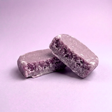 Deux morceaux de Hash CBD Full Melt Candy Ice premium, extraction haut de gamme Maison Sativa.