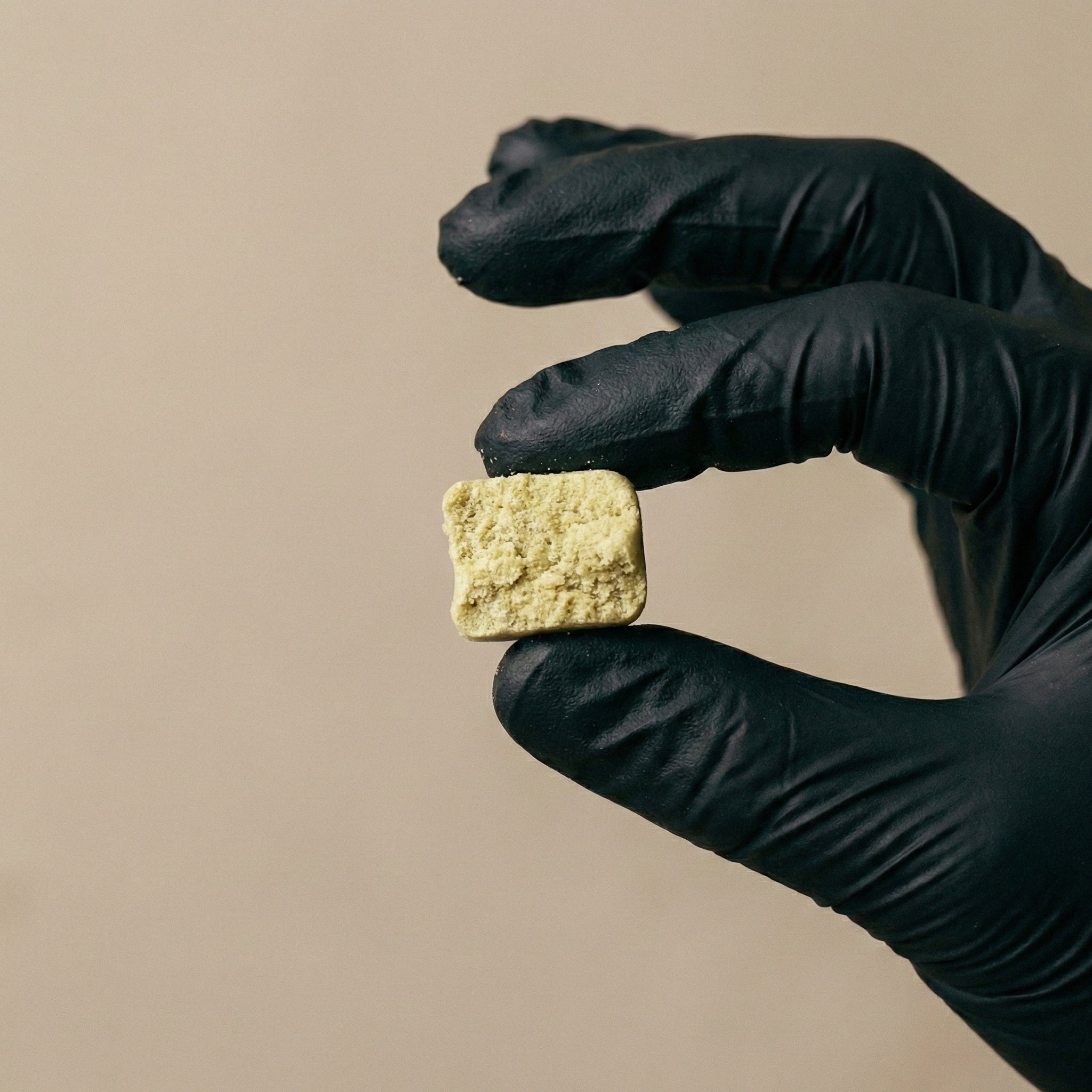 Beldia Hash CBD : L'Authentique Résine Marocaine (Texture Kief)